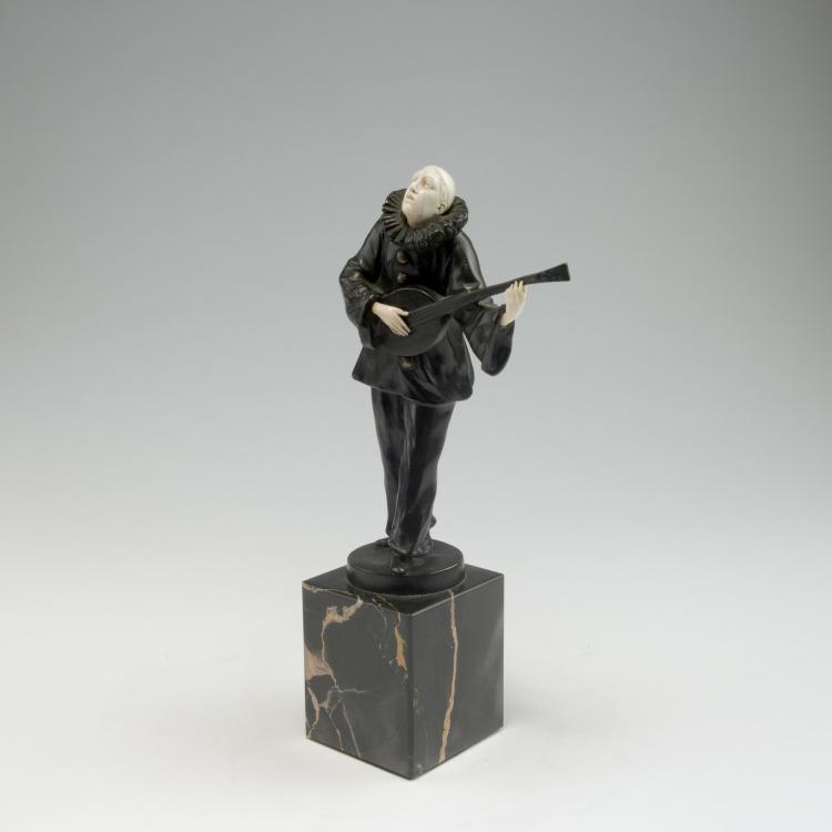 Bild 1 zu Objekt, Pierrot with guitar, c1920, Julius Schmidt-Felling, 126 468