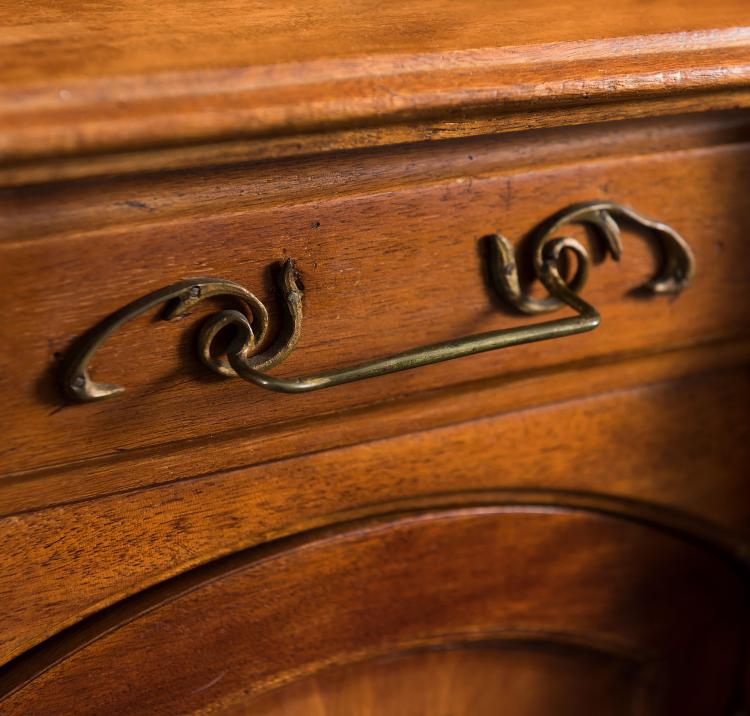 Bild 2 zu Objekt, Vitrinenschrank, um 1900, Nancy, 132B 585