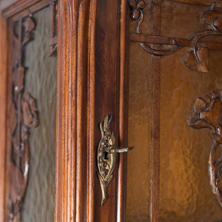 Bild 4 zu Objekt, Vitrinenschrank, um 1900, Nancy, 132B 585