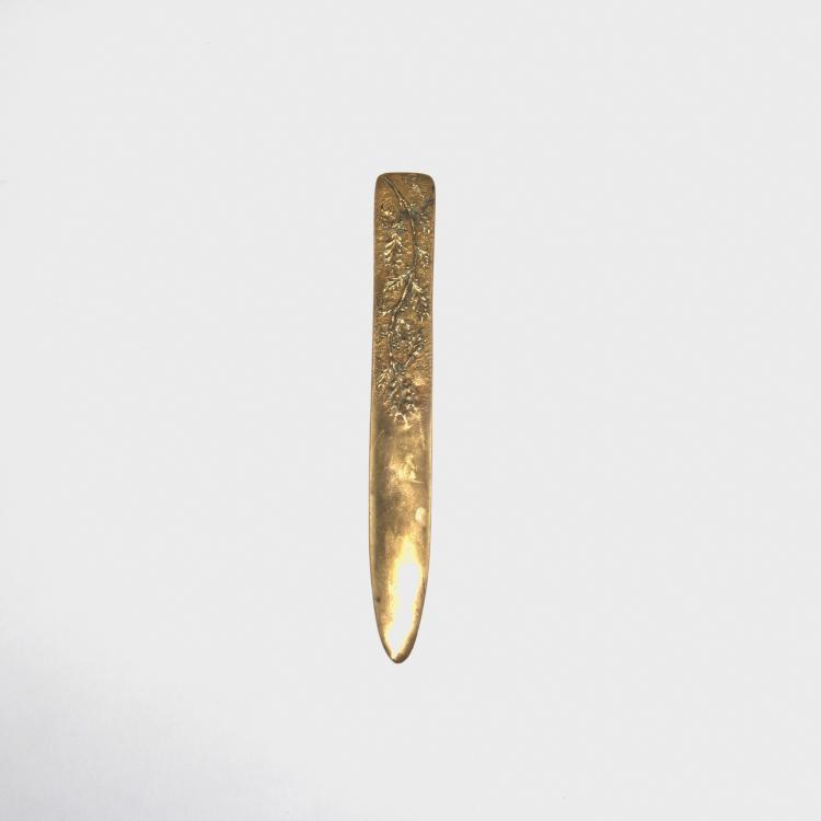 Hauptbild zu Objekt, Papiermesser mit Ilex, um 1910, Roche, G., 126 582