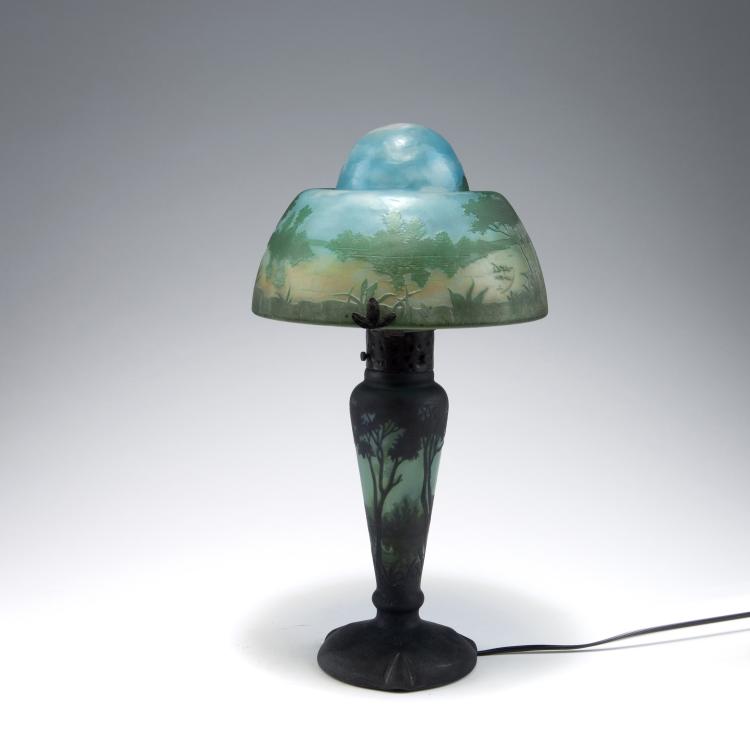 Bild 1 zu Objekt, 'Paysage lacustre' table light, c1910, Daum Fr&egrave;res, Nancy, 126 79