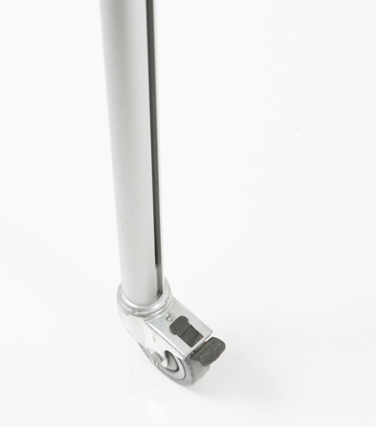 Bild 4 zu Objekt, 'Scissors table', 2001, Benjamin Thut, Thut M&ouml;bel, M&ouml;riken, 127B 589