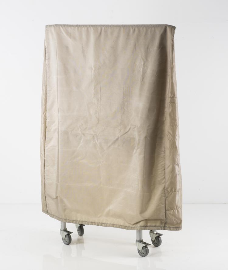 Bild 5 zu Objekt, 'Scissors table', 2001, Benjamin Thut, Thut M&ouml;bel, M&ouml;riken, 127B 589