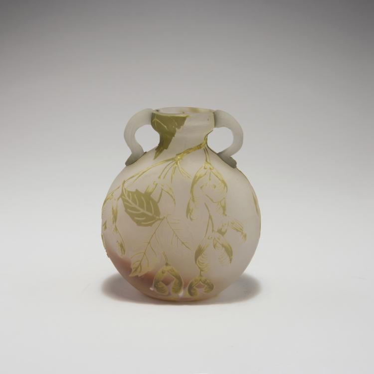 Hauptbild zu Objekt, Henkelvase 'Erable &agrave; feuilles de fr&ecirc;ne', 1904-06, Gall&eacute;, Emile, Nancy, 126 149