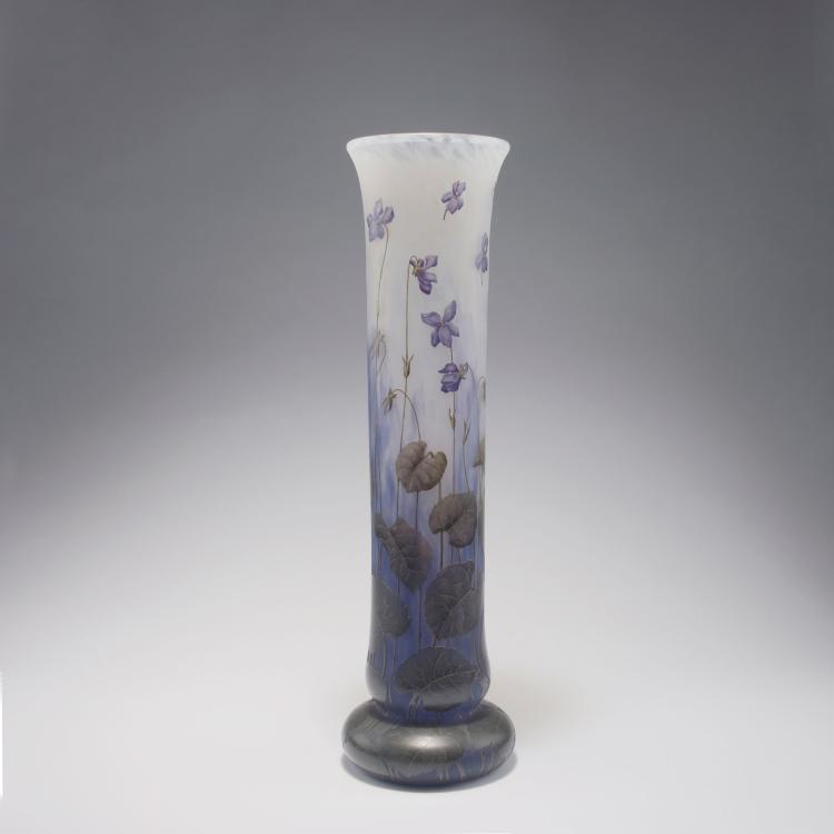 Bild 1 zu Objekt, Tall 'Violettes' vase, c1910, Daum Fr&egrave;res, Nancy, 126 88