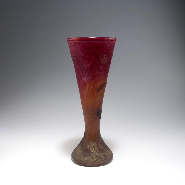 Bild 1 zu Objekt, Gro&szlig;e Vase 'Iris, Grenouille et Corbeau', 1901, Daum Fr&egrave;res, Nancy, 126 40