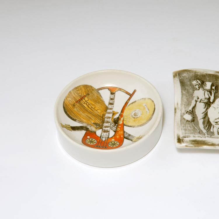 Bild 2 zu Objekt, Zwei Aschenbecher 'Strumenti Musicali' und 'Offerta', 1950/60er Jahre, Piero Fornasetti, Fornasetti, Mailand, 127A 195