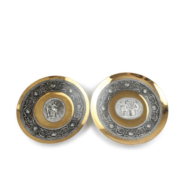 Hauptbild zu Objekt, Two 'Cammeo' platters, 1960s, Piero Fornasetti, Fornasetti, Mailand, 127A 199