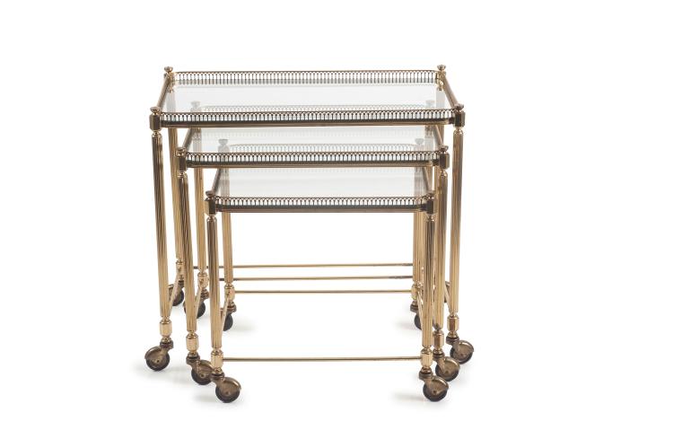 Hauptbild zu Objekt, Three nesting tables, 1950s, Maison Bagu&egrave;s, Paris, 127B 364