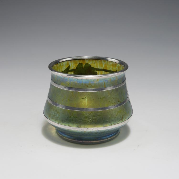 Bild 1 zu Objekt, Papillon-Vase mit Silberauflage, um 1900, L&ouml;tz Wwe., Klosterm&uuml;hle, 126 361