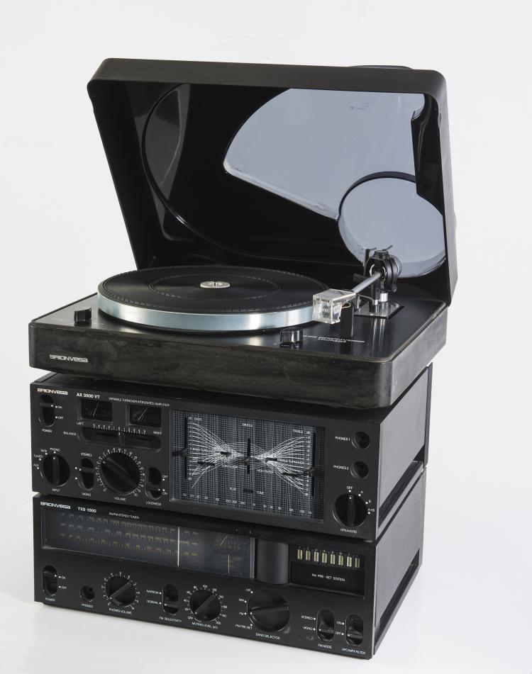 Bild 4 zu Objekt, 'TXS 1000' radio and 'AX 3500 VT' amplifier, 1978 , Mario Bellini, Brionvega, Mailand, 127A 252