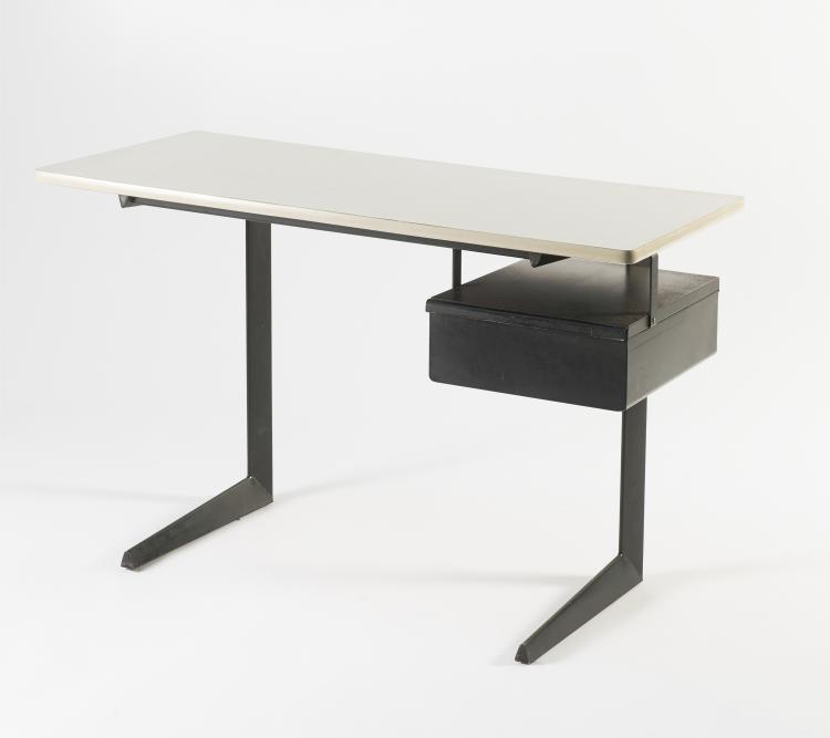 Bild 1 zu Objekt, Teacher's Desk, c1954, Friso Kramer, Ahrend Cirkel, Den Haag, 128B 309