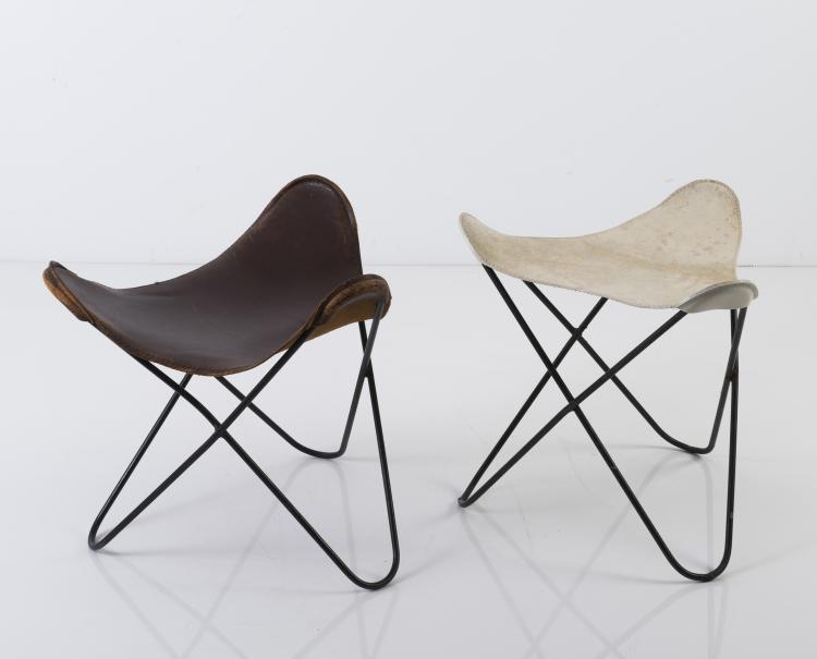 Bild 1 zu Objekt, Two 'Bat' - 'Butterfly' stools, c1940, Nordiska Kompaniet, 127B 335