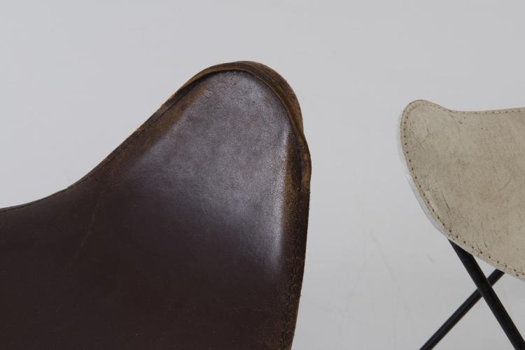 Bild 2 zu Objekt, Two 'Bat' - 'Butterfly' stools, c1940, Nordiska Kompaniet, 127B 335