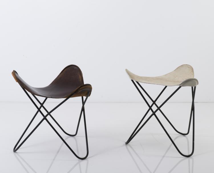 Bild 3 zu Objekt, Two 'Bat' - 'Butterfly' stools, c1940, Nordiska Kompaniet, 127B 335