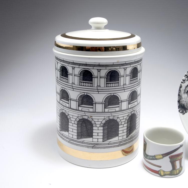 Bild 1 zu Objekt, Dose 'Architettura', Zigarettenhalter 'Pipe', 1960er Jahre und Jahresteller 2012, Piero Fornasetti, Fornasetti, Mailand, 128B 365