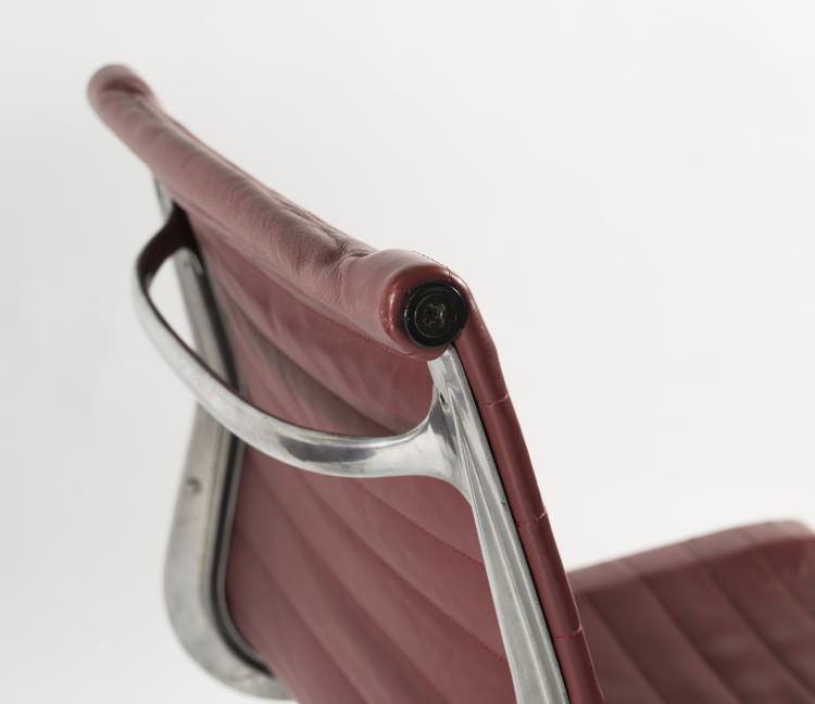 Bild 2 zu Objekt, Sechs St&uuml;hle aus der 'Aluminium Group'-Serie, 1958, ICF, Cadsana, 128B 341