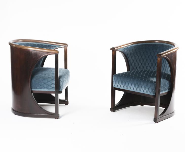 Bild 1 zu Objekt, Dreiteilige Sitzgarnitur, zwei Armlehnst&uuml;hle und ein Zweiersofa, sog. 'Halbmondgarnitur', 1911, Josef Hoffmann, Kohn, J. & J., Wien, 130A 7