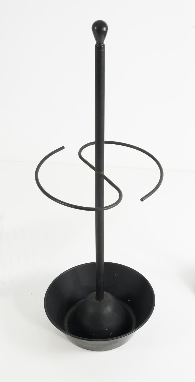 Bild 2 zu Objekt, F&uuml;nf Garderoben, Stumme Diener und Schirmst&auml;nder 'Servietto', 'Servopluvio', 'Servotutto', 'Servomanto' und 'Servonotte' um 1974-87, Achille Castiglioni, Zanotta, Nova Milanese, 128B 569