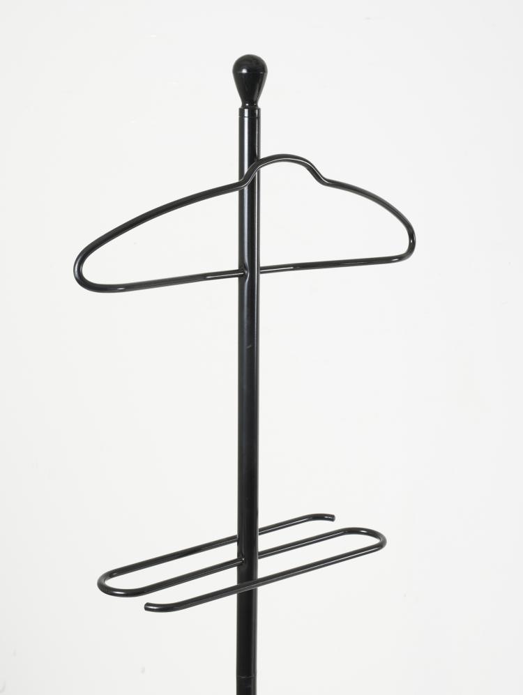 Bild 4 zu Objekt, F&uuml;nf Garderoben, Stumme Diener und Schirmst&auml;nder 'Servietto', 'Servopluvio', 'Servotutto', 'Servomanto' und 'Servonotte' um 1974-87, Achille Castiglioni, Zanotta, Nova Milanese, 128B 569