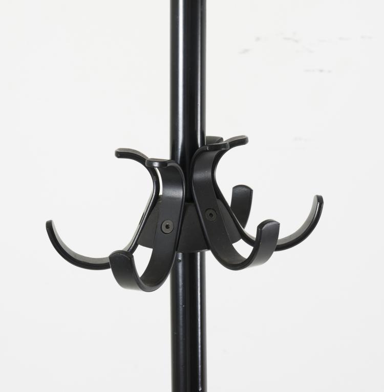 Bild 5 zu Objekt, F&uuml;nf Garderoben, Stumme Diener und Schirmst&auml;nder 'Servietto', 'Servopluvio', 'Servotutto', 'Servomanto' und 'Servonotte' um 1974-87, Achille Castiglioni, Zanotta, Nova Milanese, 128B 569