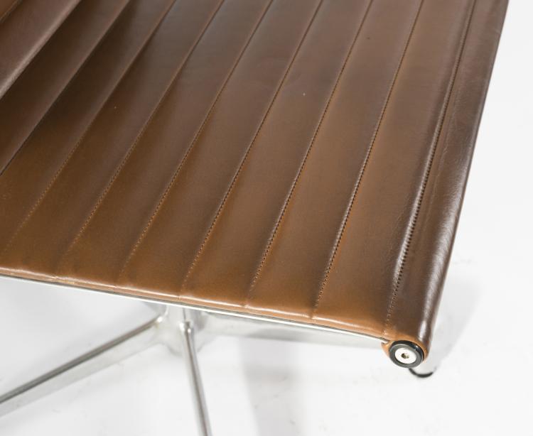 Bild 1 zu Objekt, Vier St&uuml;hle aus der 'Aluminium Group'-Serie, 1958, ICF, Cadsana, 128B 343