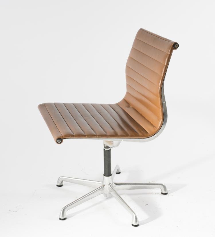 Bild 4 zu Objekt, Vier St&uuml;hle aus der 'Aluminium Group'-Serie, 1958, ICF, Cadsana, 128B 343