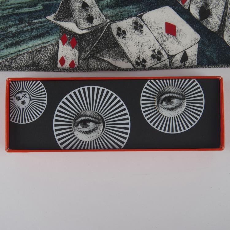 Bild 2 zu Objekt, 'Citt&aacute; di Carte' pocket square and two 'Occhio' cufflinks, 1990s, Barnaba Fornasetti, Fornasetti, Mailand, 128B 374