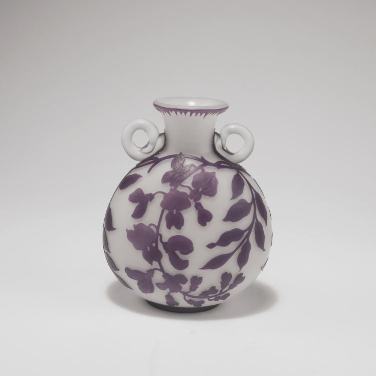 Hauptbild zu Objekt, 'Glycines et Papillon' vase with handles, 1900-10, Pantin, Stumpf, Touvier, Viollet & Cie., 129 263