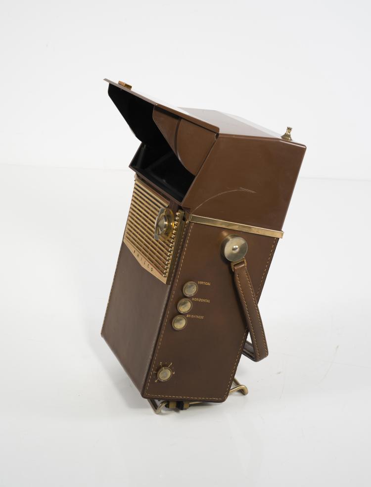 Bild 9 zu Objekt, Tragbarer Fernseher 'Safari', 1959, Philco, USA, 128B 391