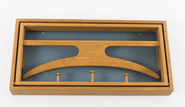 Bild 3 zu Objekt, Coat rack, 1962, Adam Hoff, Rasmussen & Brygger, Virum M&ouml;belsnedkeri, D&auml;nemark, 128A 157