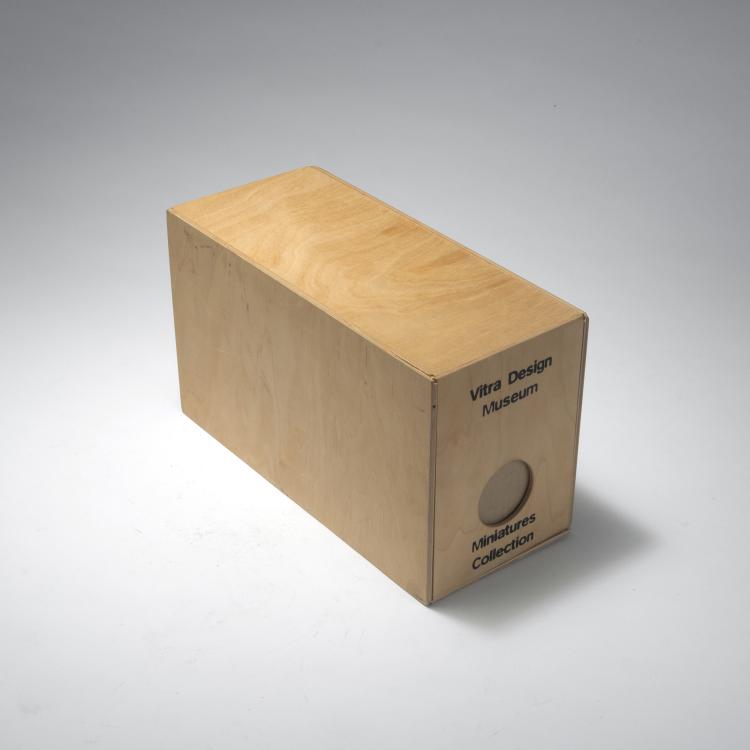 Bild 2 zu Objekt, 'Lockheed Lounge' model, 1986, Marc Newson, Id&eacute;e, Japan; Vitra Design Museum, Weil am Rhein, 128B 590