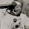 'Neil A. Amstrong' (Pressefoto), 1969, dabei 'Astronaut neben der US-Flagge', wohl 1969