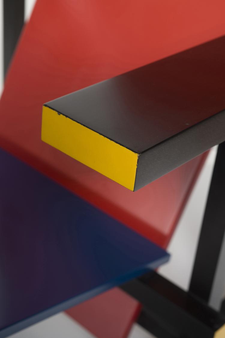 Bild 3 zu Objekt, Armlehnsessel 'Rot-Blau', 1918, Gerrit Rietveld, Cassina, Mailand, 128B 195
