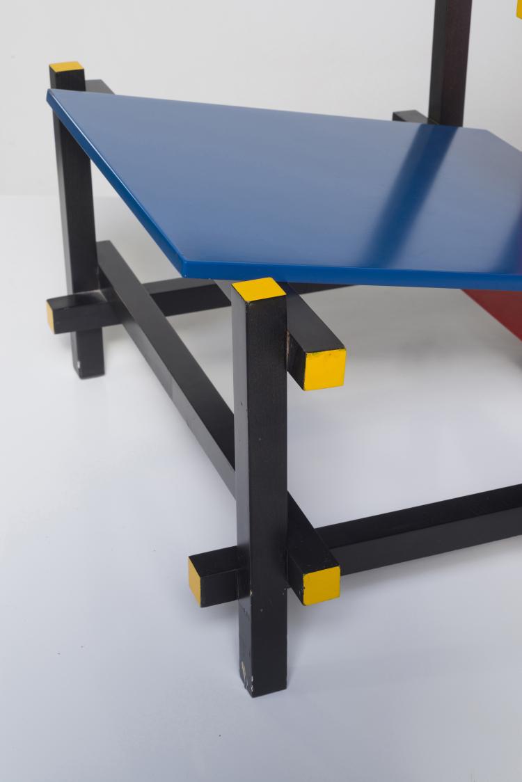 Bild 12 zu Objekt, Armlehnsessel 'Rot-Blau', 1918, Gerrit Rietveld, Cassina, Mailand, 128B 195