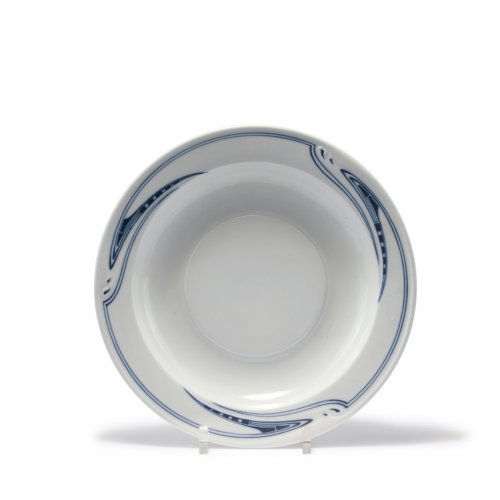 Round 'Whiplash' platter, 1903-04