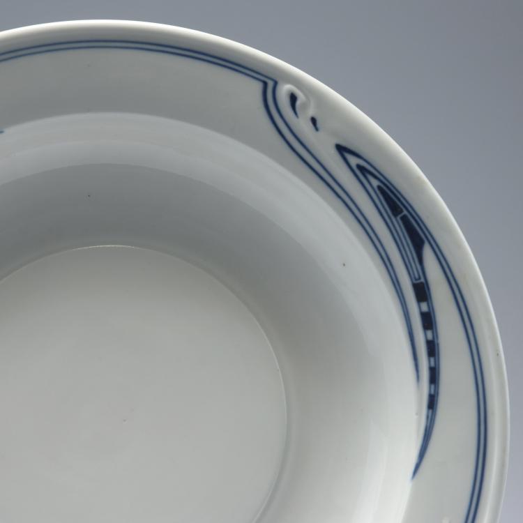 Bild 1 zu Objekt, Runde Vorlegeplatte 'Peitschenhieb', 1903-04, Henry van de Velde, Meissen, StPM, 130A 23