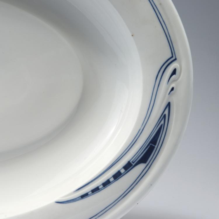 Bild 1 zu Objekt, Gro&szlig;e Vorlegeplatte 'Peitschenhieb', 1903-04, Henry van de Velde, Meissen, KPM, 130A 26