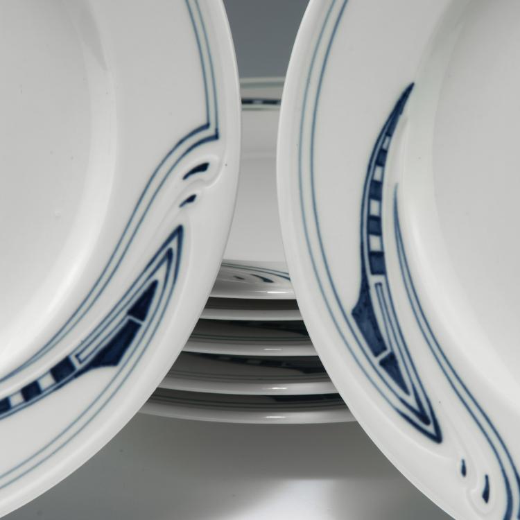 Bild 1 zu Objekt, Seven 'Whiplash' dining plates, 1903-04, Henry van de Velde, Meissen, StPM, 130A 28