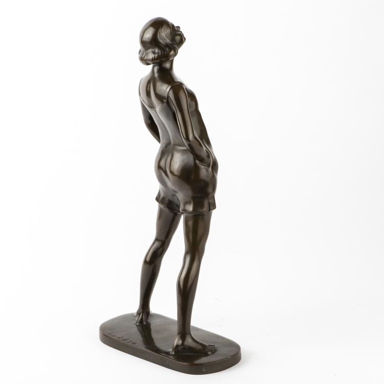Bild 3 zu Objekt, Young woman, 1924, Erich van den Driesch, D&uuml;sseldorfer Bronzebildgiesserei, D&uuml;sseldorf, 136C 111