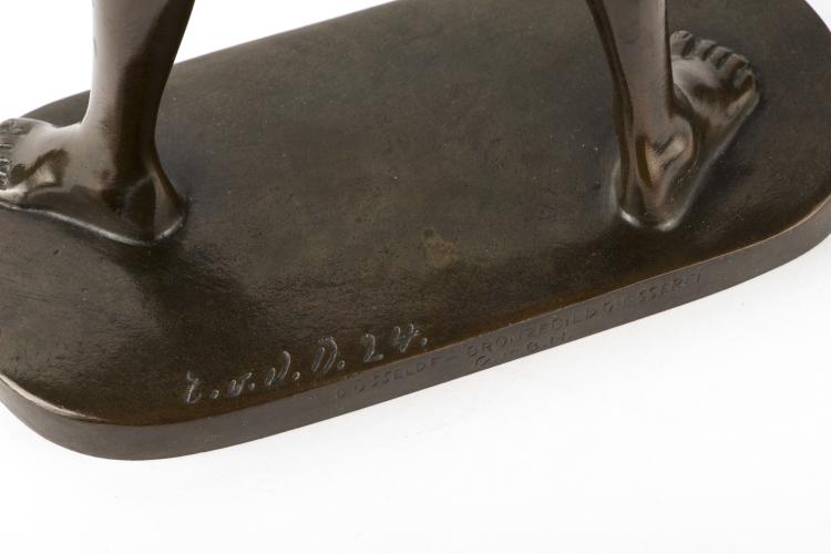 Bild 5 zu Objekt, Young woman, 1924, Erich van den Driesch, D&uuml;sseldorfer Bronzebildgiesserei, D&uuml;sseldorf, 136C 111