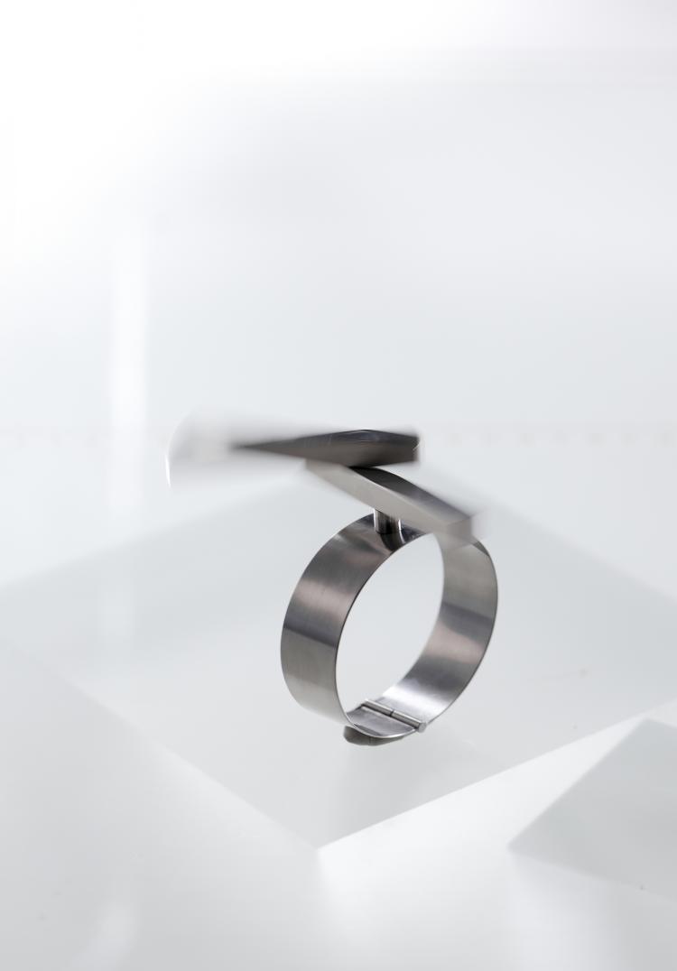 Bild 1 zu Objekt, Kinetischer Armschmuck, 1987, Friedrich Becker, 136C 49