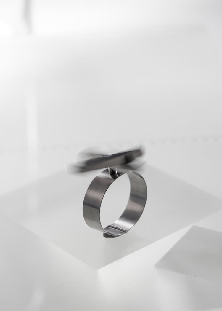 Bild 3 zu Objekt, Kinetischer Armschmuck, 1987, Friedrich Becker, 136C 49