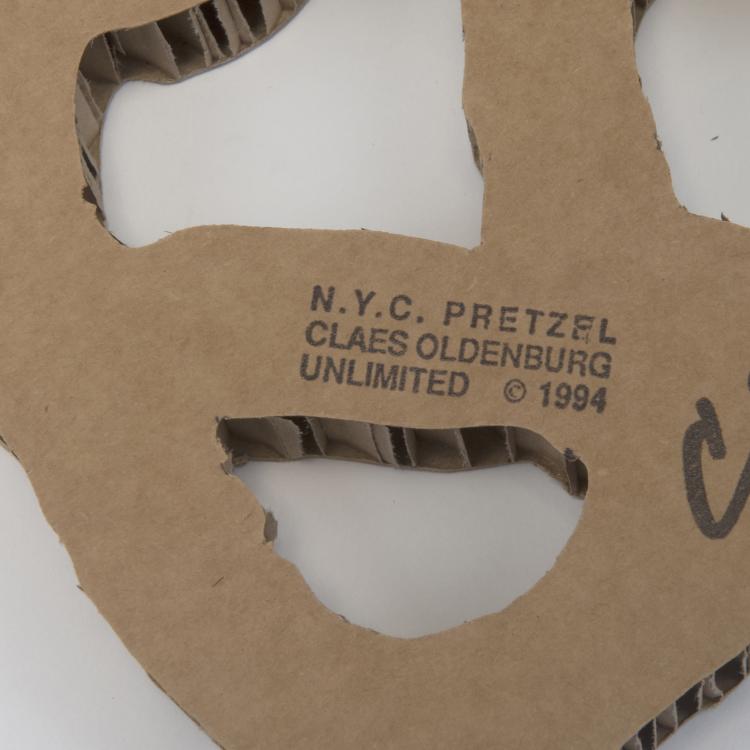 Bild 2 zu Objekt, 'N.Y.C Pretzel', 1994 (erstmals ver&ouml;ffentlicht), Claes Oldenburg, 130B 274