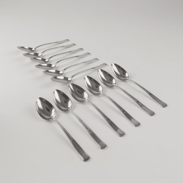 Hauptbild zu Objekt, Twelve '2000' coffee spoons, 1901, Joseph Maria Olbrich, Clarfeld & Springmeyer, Hemer, 129 447