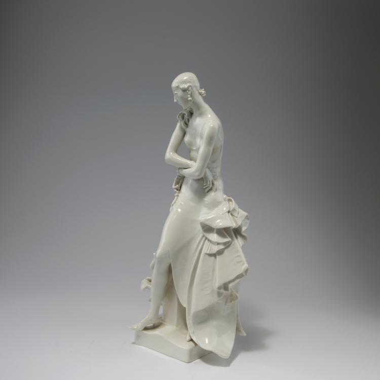 Bild 1 zu Objekt, 'Standing woman holding a fan' or 'Lady in evening dress', 1929, Paul Scheurich, Meissen, StPM, 129 592