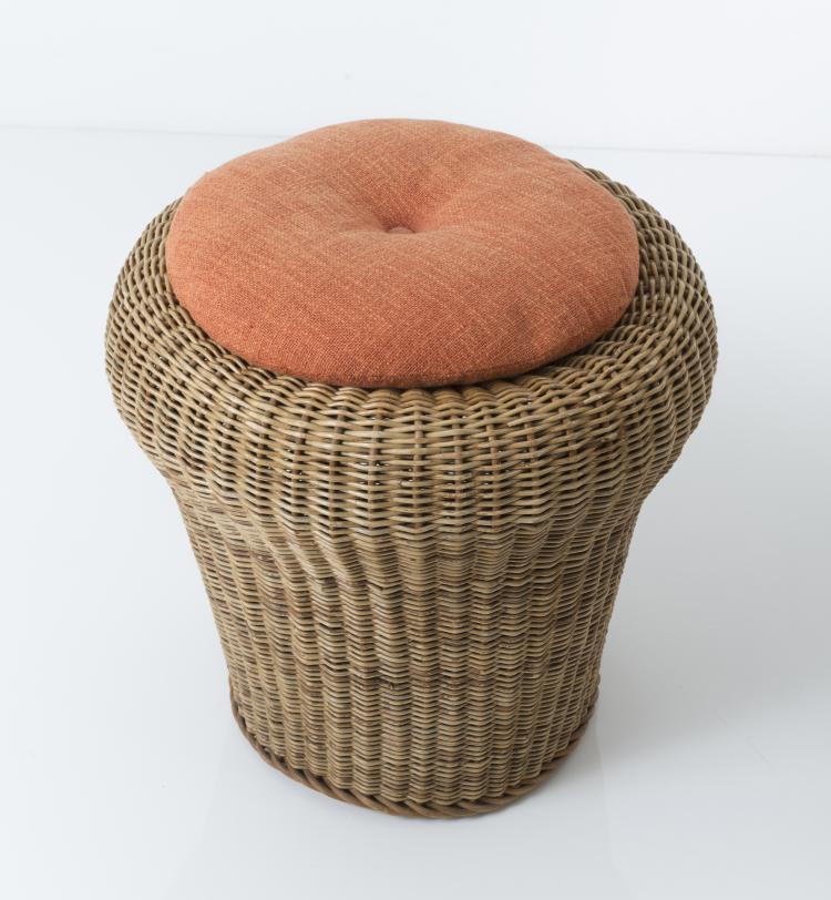 Bild 4 zu Objekt, Zwei Sessel 'E-10', 1949 mit Hockern 'E-23', 1957, Egon Eiermann, Murmann, Heinrich, Johannisthal, 130A 86