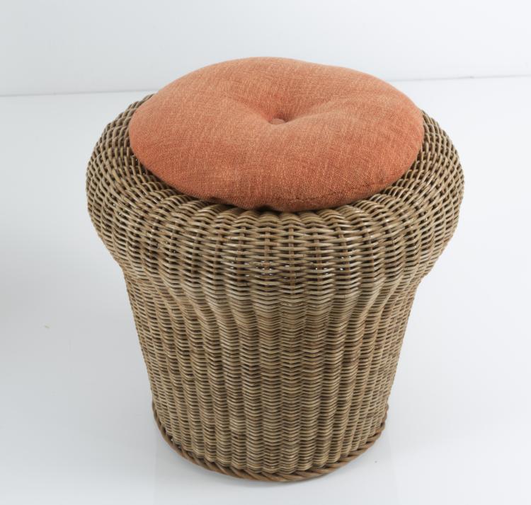 Bild 6 zu Objekt, Zwei Sessel 'E-10', 1949 mit Hockern 'E-23', 1957, Egon Eiermann, Murmann, Heinrich, Johannisthal, 130A 86