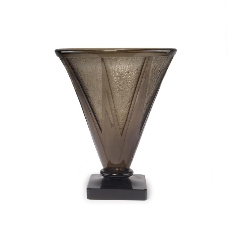 Hauptbild zu Objekt, Tall vase, c1935, Daum Fr&egrave;res, Nancy, 129 126