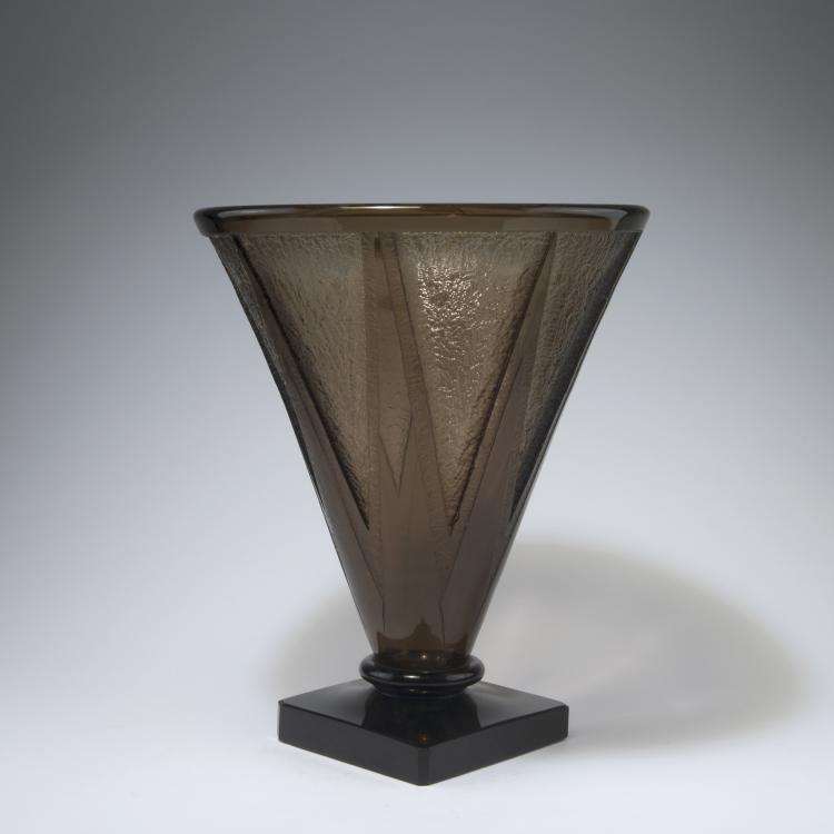 Bild 1 zu Objekt, Tall vase, c1935, Daum Fr&egrave;res, Nancy, 129 126